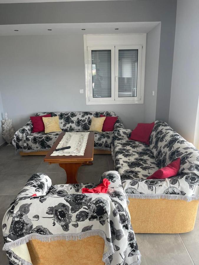 Airport View Apartments Artémida Eksteriør bilde