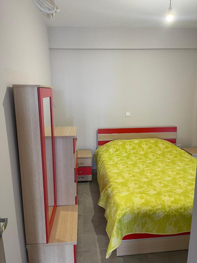 Airport View Apartments Artémida Eksteriør bilde